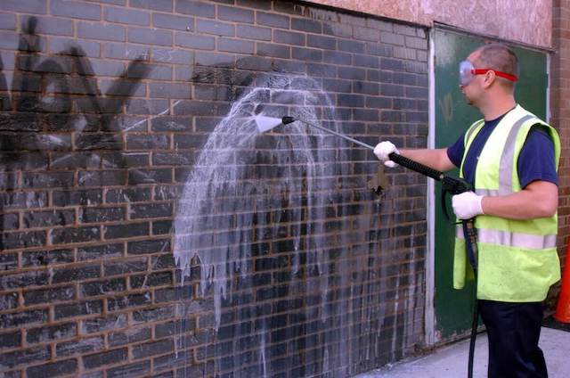 graffiti removal in lake forest